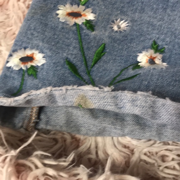 🌼VTG hi rise denim sunflower shorts - Picture 8 of 8